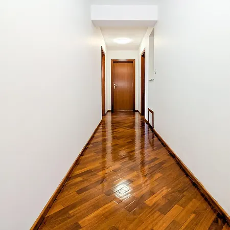 Rynek Old Town By Bookinghost